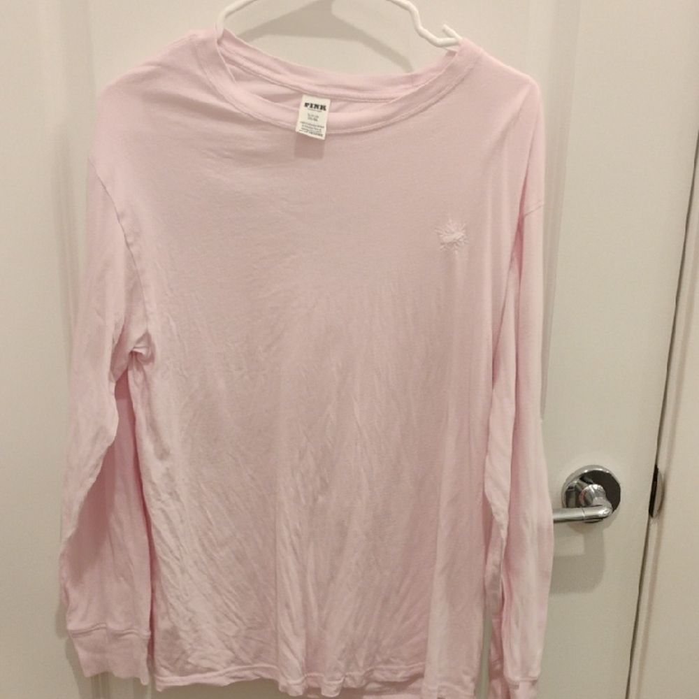 PINK Victoria's Secret Long Sleeve Top Snowflake Does This Come In Pink
